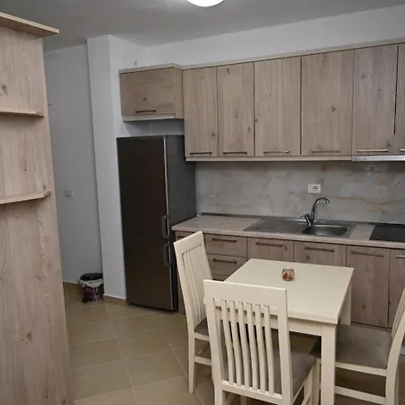 Shengjin Apartamento *